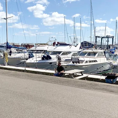 6-person In Strandby